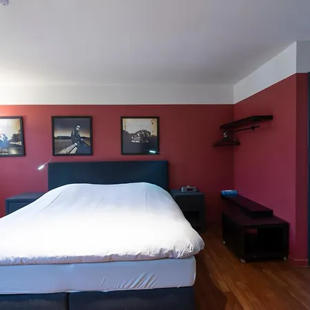 Bed & Breakfast Because The Night 3*